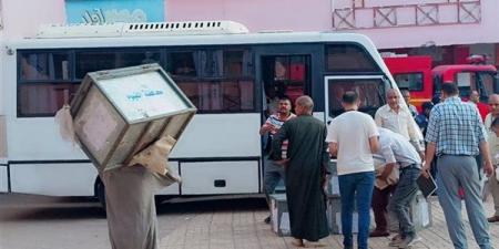 وكيل "تعليم الفيوم" يتابع تسليم أسئلة "العربي" للشهادة الإعدادية "الدور الثاني"