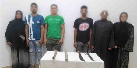 خلافات مصاهرة تتحول إلى مشاجرة بالأسلحة البيضاء في الشرقية، فيديو يكشف ملابسات الواقعة