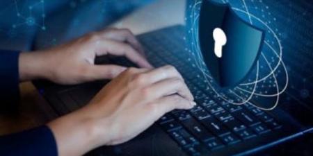 قبل أن تسرب بياناتك، كيف يحميك القانون من اختراقات الشركات والتجارة الرقمية؟