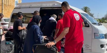 من رفح إلى المستشفيات المصرية، الهلال الأحمر يواصل مساندة الجرحى الفلسطينيين