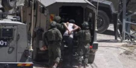 الاحتلال يعتقل 11 عاملا بالخليل.. وإصابة 3 فلسطينيين جراء اعتداء مستوطنين في رام الله