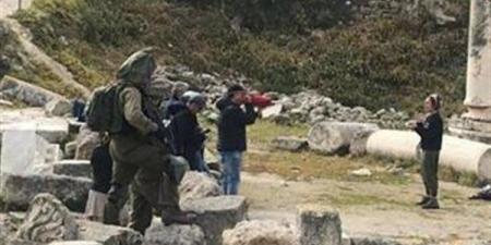 إصابة 3 فلسطينيين جراء اعتداء مستوطنين عليهم في رام الله