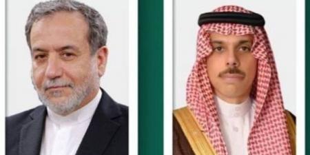 وزير الخارجية السعودي يتلقى اتصالًا هاتفيًّا من عراقجي لبحث جهود خفض التصعيد