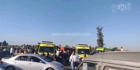 إصابة 7 أشخاص في حادث اصطدام أتوبيس بلوحة إعلانات على طريق الواحات