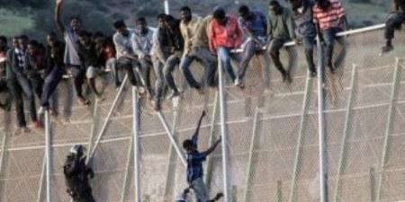 إسبانيا فتحت حدودها رسميا.. كيف فجرت شائعات السوشيال ميديا أزمة سبتة؟