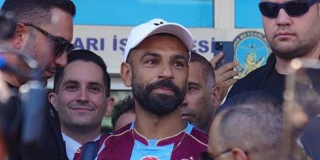 لحطة دخول محمد صلاح لملعب بابارا بارك أمام جماهير طرابزون سبور لأول مرة (فيديو)