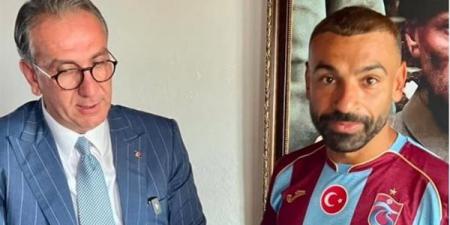 محمد صلاح يحصل على أول هدية من مسؤول تركي (صور)