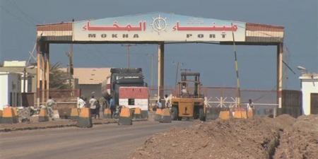 الحكومة اليمنية: استهداف ميناء المخا هدفه إبقاء صنعاء بفوضى