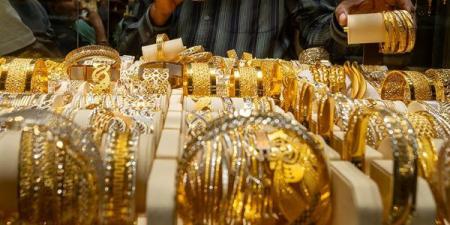 ارتفاع قياسي للذهب ليسجل أعلى مستوى في أكثر من شهرين والأونصة تتجاوز 4400 دولار
