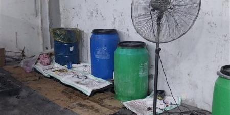 يستخدم خامات منتهية الصلاحية، ضبط مصنع غير مرخص لإنتاج البسكويت بكفر شكر