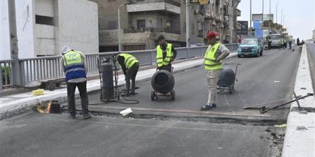 استكمال تنفيذ الأعمال النهائية للفواصل المعدنية بكوبري دمنهور العلوي لإعادة فتحه مساء اليوم - النيل نيوز