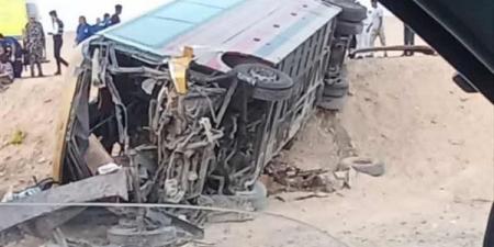 إصابة 29 شخصًا في انقلاب أتوبيس على الطريق الصحراوي الشرقي بالمنيا - النيل نيوز