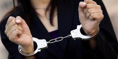 رفض الزواج منها، ضبط خادمة بلوجر شهير بتهمة سرقة أموال وشاشات وميكروفونات من شقته - النيل نيوز