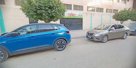 "كنت ببوسها بس".. ضبط شاب يقبل خطيبته داخل سيارة ومحام يكشف موقف القانون - النيل نيوز