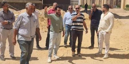 مساعد نائب رئيس "المجتمعات العمرانية" يتفقد مشروعات الإسكان بمدينة الشروق - النيل نيوز