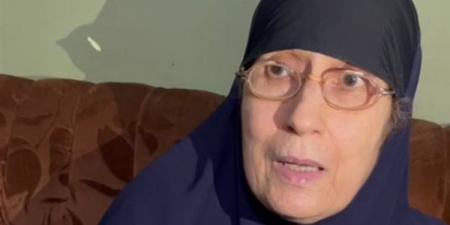 سردت القرآن كاملًا في جلسة واحدة، حكاية الحاجة سناء مع حفظ كتاب الله (فيديو) - النيل نيوز