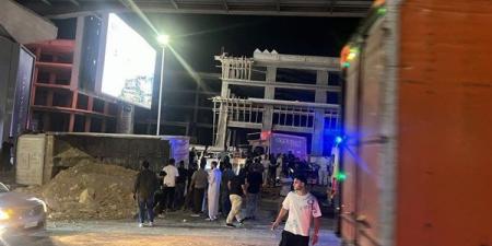 إصابات في تصادم سيارة نقل بـ 5 سيارات "ملاكي" قرب هايبر وان بالشيخ زايد (صور) - النيل نيوز