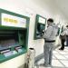 رسوم
      السحب
      والاستعلام
      من
      ماكينات
      ATM
      بعد
      قرار
      البنك
      المركزي
      الجديد