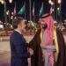 ولي العهد ورئيس فرنسا يؤكدان دعم الحلول الدبلوماسية وضمان حرية الملاحة
