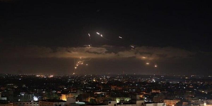 كتائب
      القسام
      تبث
      فيديو
      لرشقة
      صاروخية
      ضخمة
      على
      تل
      أبيب