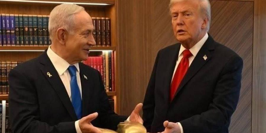 منها «حمامة السلام» من نتنياهو.. هديتان من إسرائيل لترامب