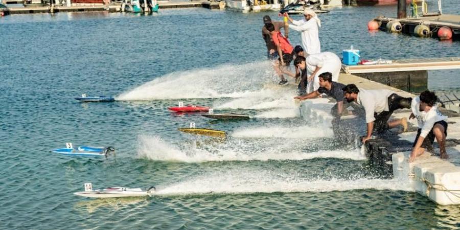 أبطال الإمارات يشاركون في بطولة الكويت الدولية للزوارق اللاسلكية