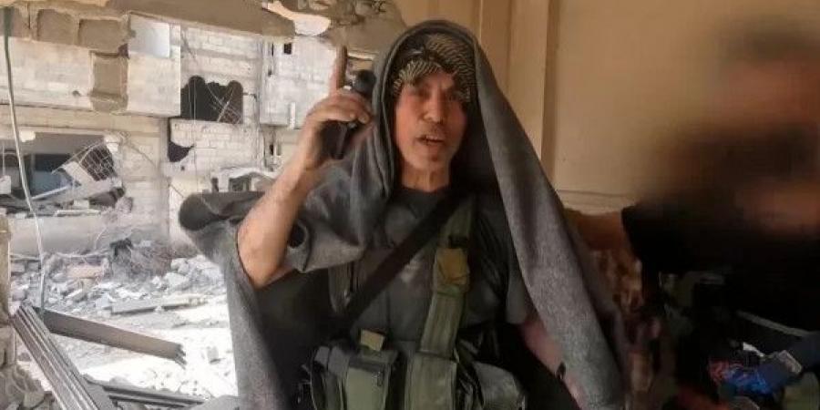جندي إسرائيلي يروي قصة صورة نشرها الاحتلال ليحيى السنوار لحظة استشهاده