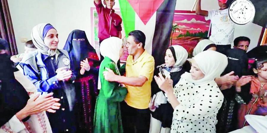 «الفارس الشهم 3» تقدم الهدايا للطلبة المتفوقين في غزة