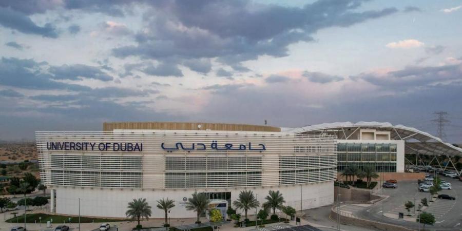 جامعة دبي تكرم 281 خريجاً من دفعة عام المجتمع