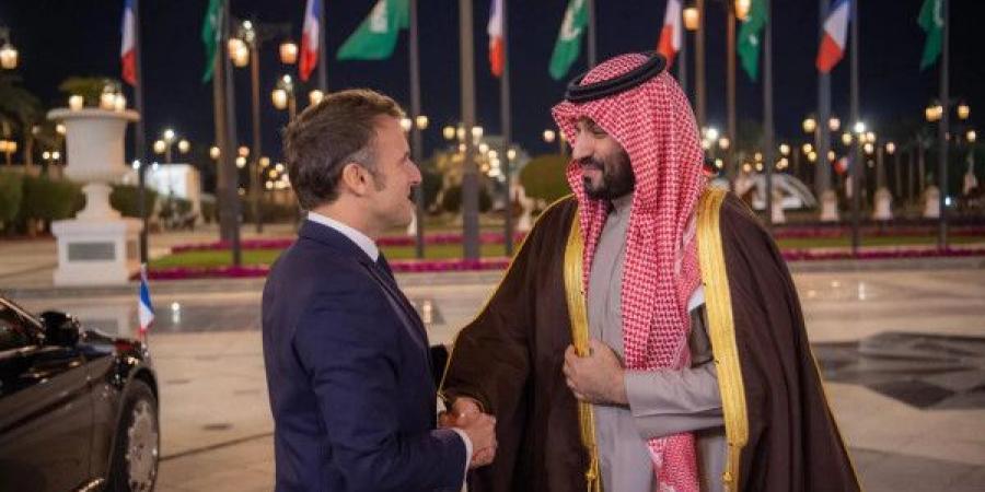 بن سلمان يبحث مع الرئيس الفرنسي تطورات الأوضاع في قطاع غزة