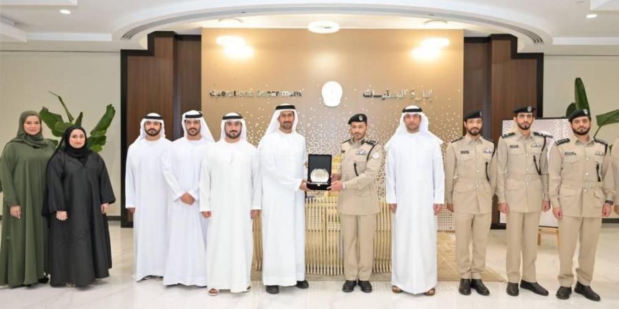 شرطة الشارقة تستقبل وفداً من هيئة المطار