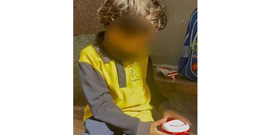 «قُتلت على يد والده».. مشهد صادم لطفل ينتظر أمام المشرحة جثمان والدته في مصر