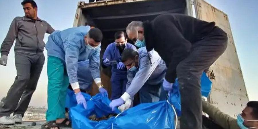 "الصحة" بغزة: دفن 50 جثماناً مجهول الهوية ومشاهد صادمة ومرعبة على أجساد الشهداء