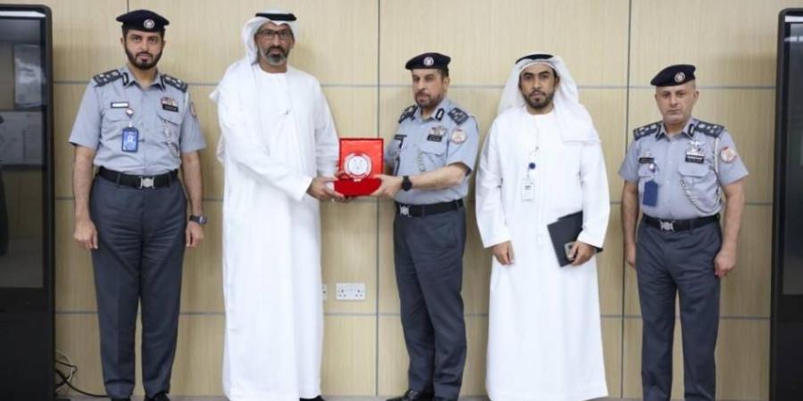 شرطة أبوظبي تُطلع وفدا على أفضل الممارسات