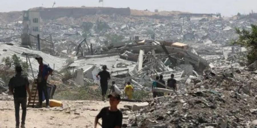 (هآرتس): الجيش نقل مخلفات بناء ونفايات من غلاف غزة إلى داخل القطاع