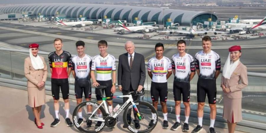 «طيران الإمارات» تحتفي بالموسم الاستثنائي لفريق «UAE XRG» للدراجات