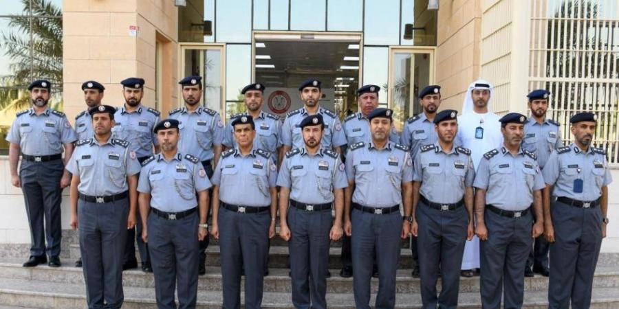المهيري يزور مركز شرطة فلج هزاع في العين