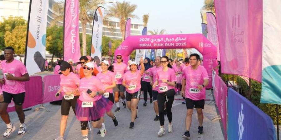 سباق «ميرال الوردي» يجمع 3000 مشارك في أبوظبي للتوعية بسرطان الثدي