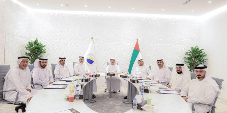 إدارة نادي الشارقة الرياضي توزع حقائبها الإدارية