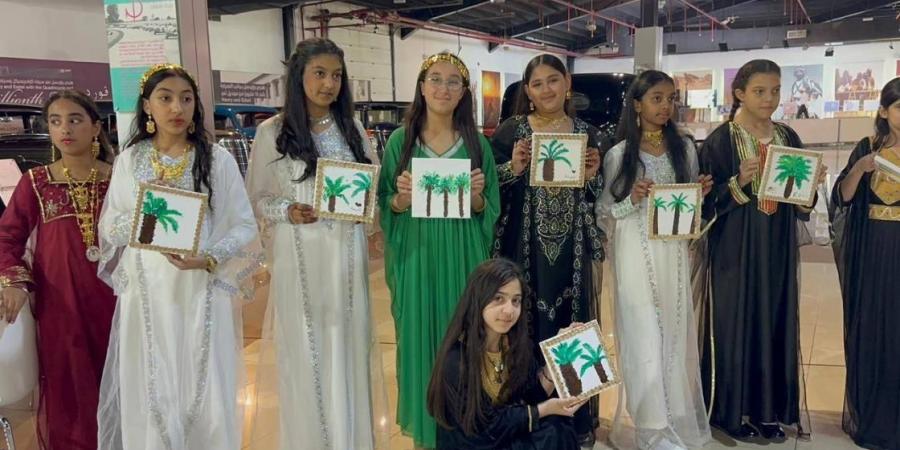 «الشارقة للتراث» يشارك في «الصقارة» بمتحف السيارات القديمة