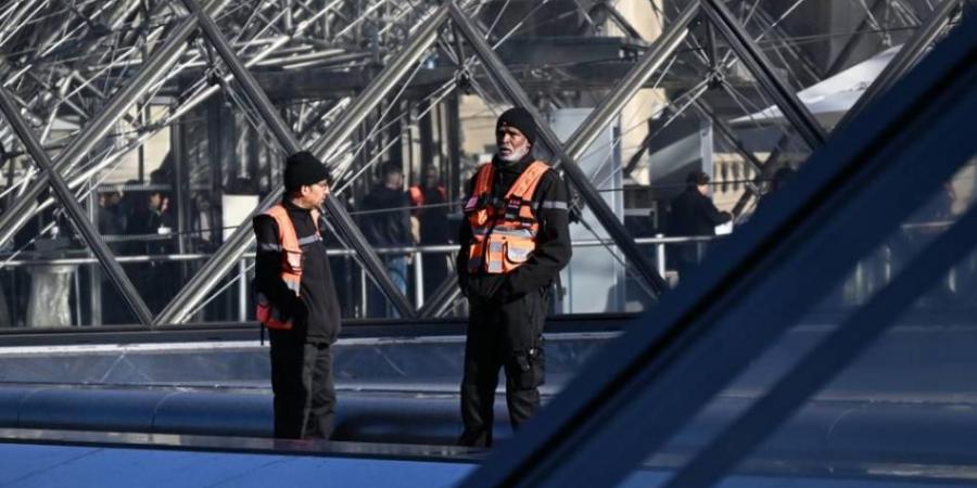 بأجهزة مضادة للصدم والاقتحام.. هكذا تؤمن فرنسا اللوفر بعد «سرقة القرن»