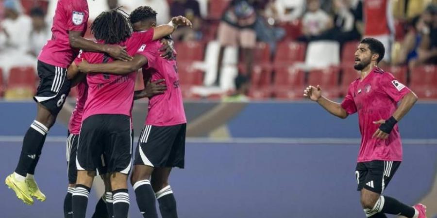 لماذا ارتدى الجزيرة القميص الوردي ؟