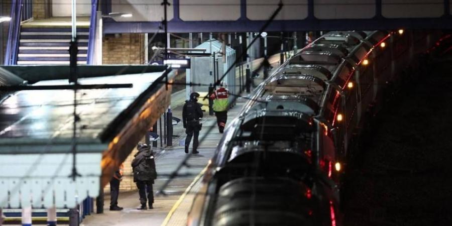 هجوم دموي على قطار يهز بريطانيا.. 9 مصابين في حالة حرجة