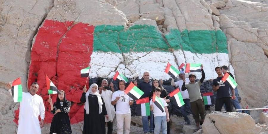 «علم العز» على جبال رأس الخيمة