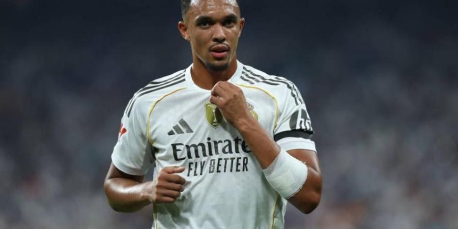 أرنولد يعود إلى ليفربول منافساً وينتظر صفير «أنفيلد»