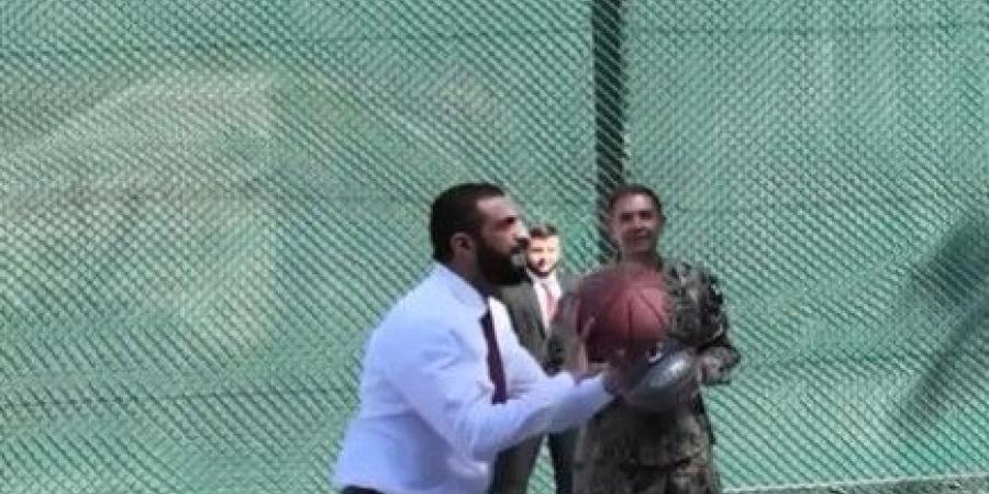 الشرع يلعب كرة السلة مع جنرالات الجيش الأمريكي (فيديو)