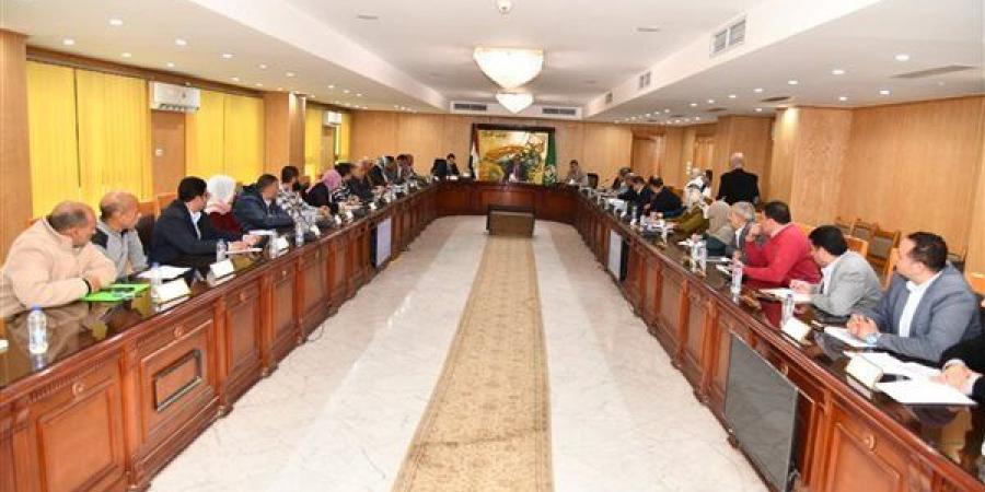 محافظ الفيوم يناقش مقترح الخطة الاستثمارية للعام المالي 2026/2027