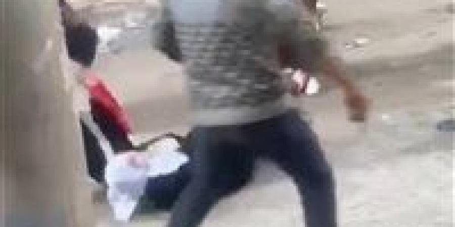 ضربها بالعكاز.. القبض على متهم بالتعدي على مسنة أمام مسجد بالمحلة الكبرى