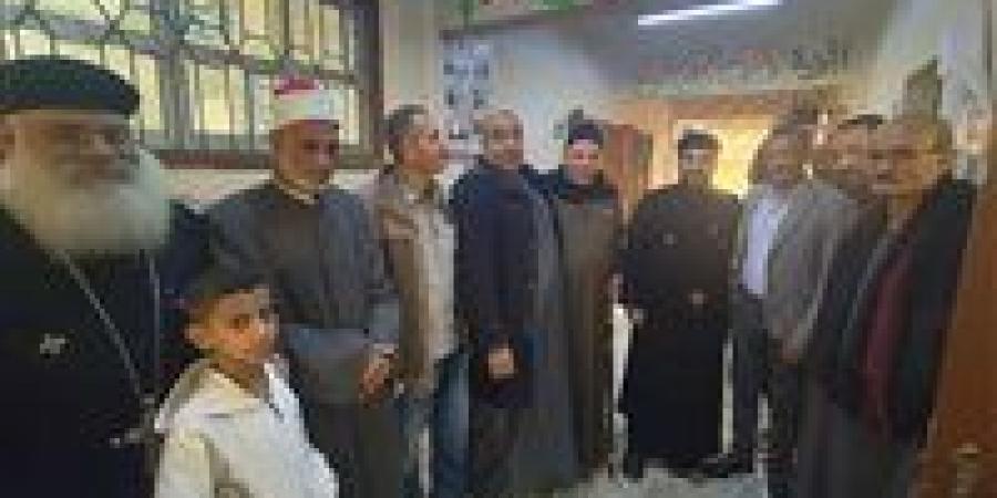 الوحدة الوطنية في أبهى صورة.. شيوخ وقسوس يصطحبون بعض إلى إحدى اللجان الانتخابات بالقليوبية (صور)