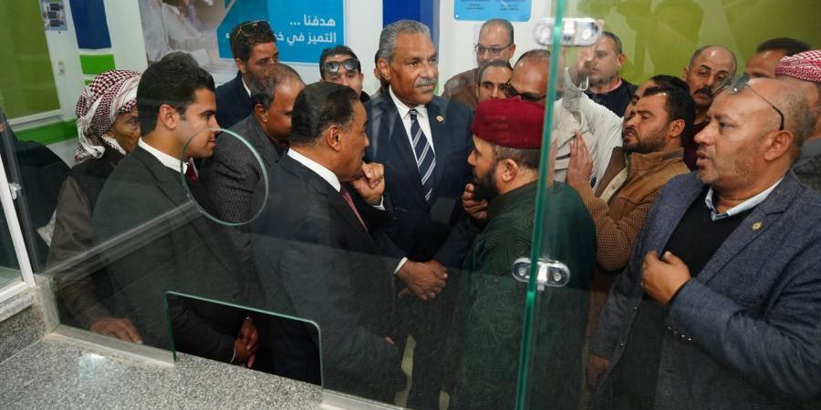 محافظ مطروح يفتتح مركز خدمة العملاء المطور لشركة مياه الشرب والصرف الصحى بمدينة رأس الحكمة